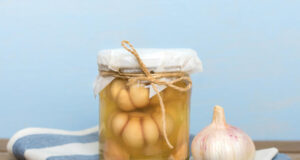 ГУРМАНСКО ЧУДО: Закиселен лук, зимница која ќе ве воодушеви (рецепт)