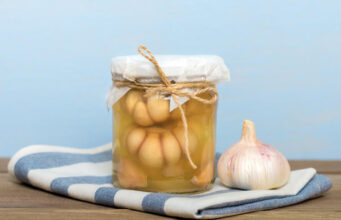 ГУРМАНСКО ЧУДО: Закиселен лук, зимница која ќе ве воодушеви (рецепт)