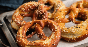 Направете традиционални баварски переци, омилено пециво во Германија