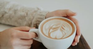 Ова му се случува на нашето тело кога пиеме кафе после консумирање алкохол