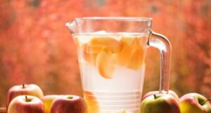 5 рецепти за здрава и вкусна вода збогатена со овошје и билки