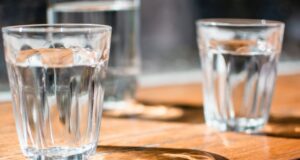 Еве што се случува со нашата кожа ако пиеме три литри вода дневно