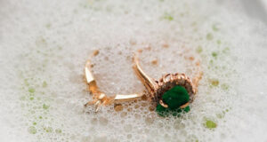 Како да го вратите стариот сјај на златото и среброто – совети за чистење накит