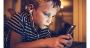 Кога децата треба да го добијат првиот мобилен телефон?