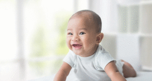 Бебињата развиваат смисла за хумор во првиот месец од животот