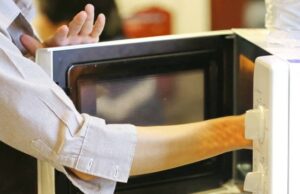 Не јадете храна од микробранова печка пред да направите една важна работа кога се подготвувате