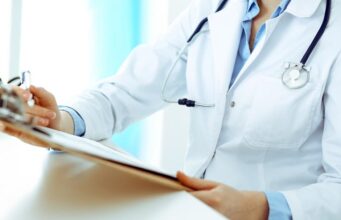 Има добри причини зошто докторите пишуваат неразбирливо