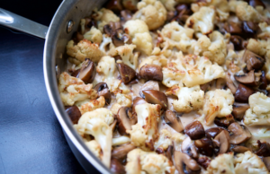 Запечен карфиол со печурки (посно)