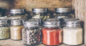 Зачини кои ќе ги надополнат зимските јадења!