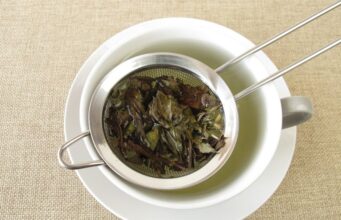 Нутриционистите открија кој чај треба да го пиете доколку сакате рамен стомак