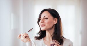 Дали често имате напади на мигрена? Ова е храната што треба да ја јадете