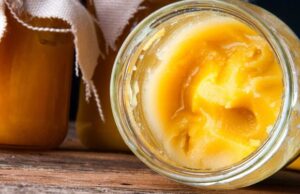 Зошто медот се кристализира?