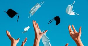 Светски експерти за короната. Збогум на чумата: Почеток на крајот на пандемијата?!