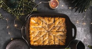 Сочна баклава со бадеми и бисквити