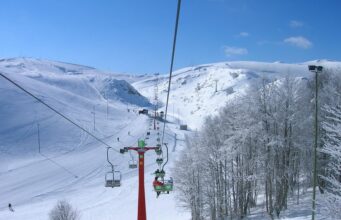 Дали знаете каде се најдобрите скијачки центри во Европа? На листата се најде и Македонија како најевтина дестинација…