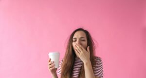 Дали сте хронично уморни? Можеби страдате од овој симптом