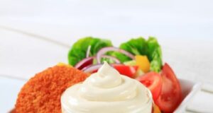 Дали обожавате мајонез? Сериозни знаци дека треба да јадете помалку