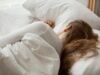 Дали често имате грчеви кога ќе паднете во вашиот прв сон? Телото сака да ви каже…