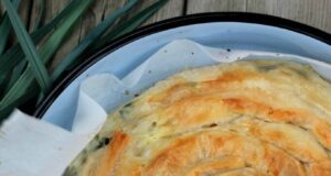 Вусна пита со праз и сирење, ќе ве воодушеви.