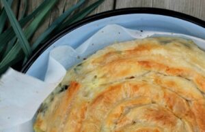 Вусна пита со праз и сирење, ќе ве воодушеви.