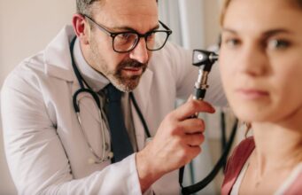 Се борите со вода во ушите? Еве како овој проблем не треба да се реши