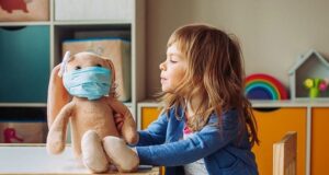 Малите деца имаат поблаги симптоми на омикрон отколку делта