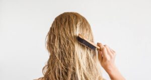 Ова е грешка што сите ја правиме додека се чешламе