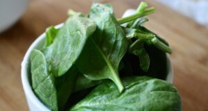 Витаминот К: Ја подобрува работата на срцето, квалитетот на коските, помага во борбата против коронавирусот…