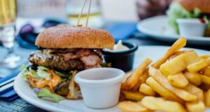 Ова се сигналите кои вашето тело ви ги испраќа дeка јадете премногу лоша храна