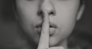 Психолозите веруваат дека лажговците можете да ги препознаете на овие 5 начини