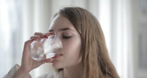 Дали хидратацијата влијае на квалитетот на сонот?