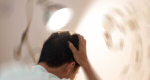 Зошто ни се врти во главата кога наеднаш ќе станеме