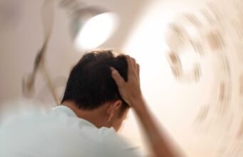 Зошто ни се врти во главата кога наеднаш ќе станеме