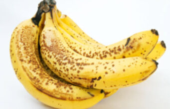 Зошто треба да јадете дамчести банани