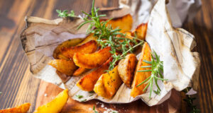 Крцкави печени компири кои ќе ги подготвувате секој ден