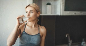 Пиење вода веднаш по станувањето: Сите придобивки од овој ритуал