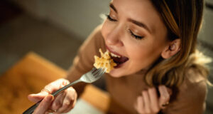 Труењето со храна е многу често во лето – еве кои се најчестите причини и симптоми!