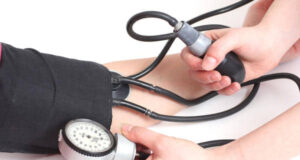 Едноставни трикови кои би можеле да ви помогнат да го намалите крвниот притисок