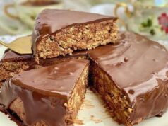 Не ви треба рерна: Само 10 минути и 5 состојки се потребни за да се подготви вкусна торта со чоколадо и бисквити