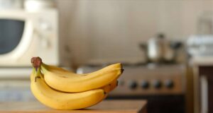 Зошто е добро да јадете банана половина час пред спиење?