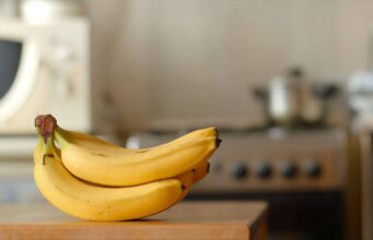 Зошто е добро да јадете банана половина час пред спиење?