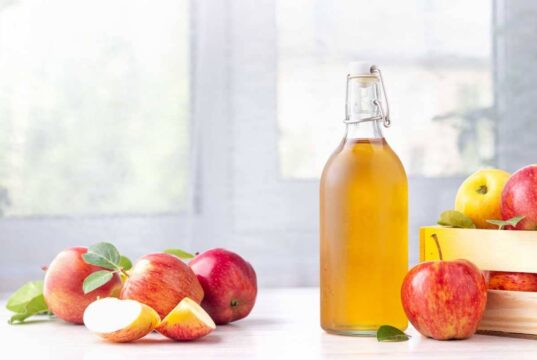 Сосема природно: користете оцет за да ја отстраните бојата од косата