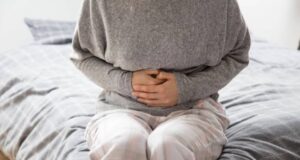 Направете пијалок за детоксикација на дебелото црево со само четири состојки