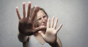 Како да се ослободите од НЕРВОЗАТА за МИНУТА? – ПРОБАЈТЕ ја оваа техника