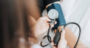 Имате низок крвен притисок, еве како можете да си помогнете