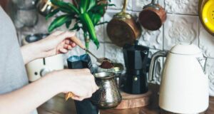 Лекови кои никогаш не треба да се пијат наутро со кафе во исто време