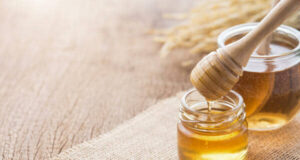 Како да излечите настинка: Златен мед, сок со прополис…