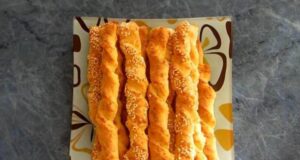 Спирални стапчиња со шунка и сирење (рецепт)