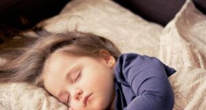 Лекарите ги предупредуваат родителите чии деца спијат малку или лошо