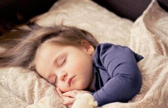 Лекарите ги предупредуваат родителите чии деца спијат малку или лошо